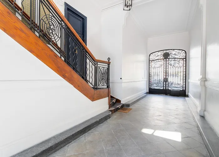 Spacious 3 Bedrooms Apartement 135 M & Privative Parking