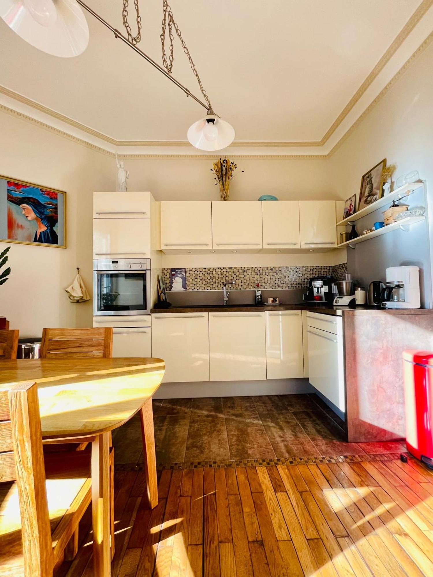 Spacious 3 Bedrooms 135 M & Privative Parking *