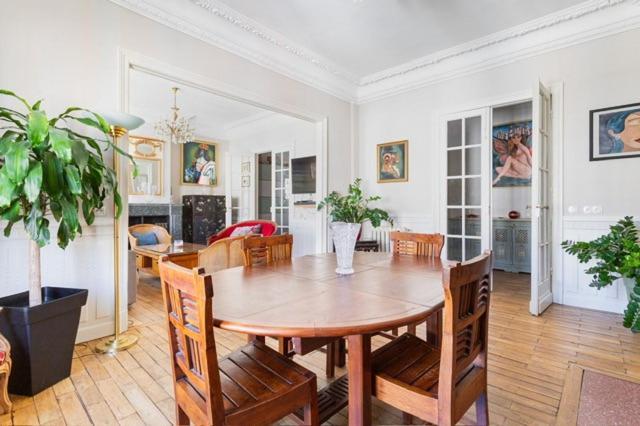 Spacious 3 Bedrooms 135 M & Privative Parking Appartement *